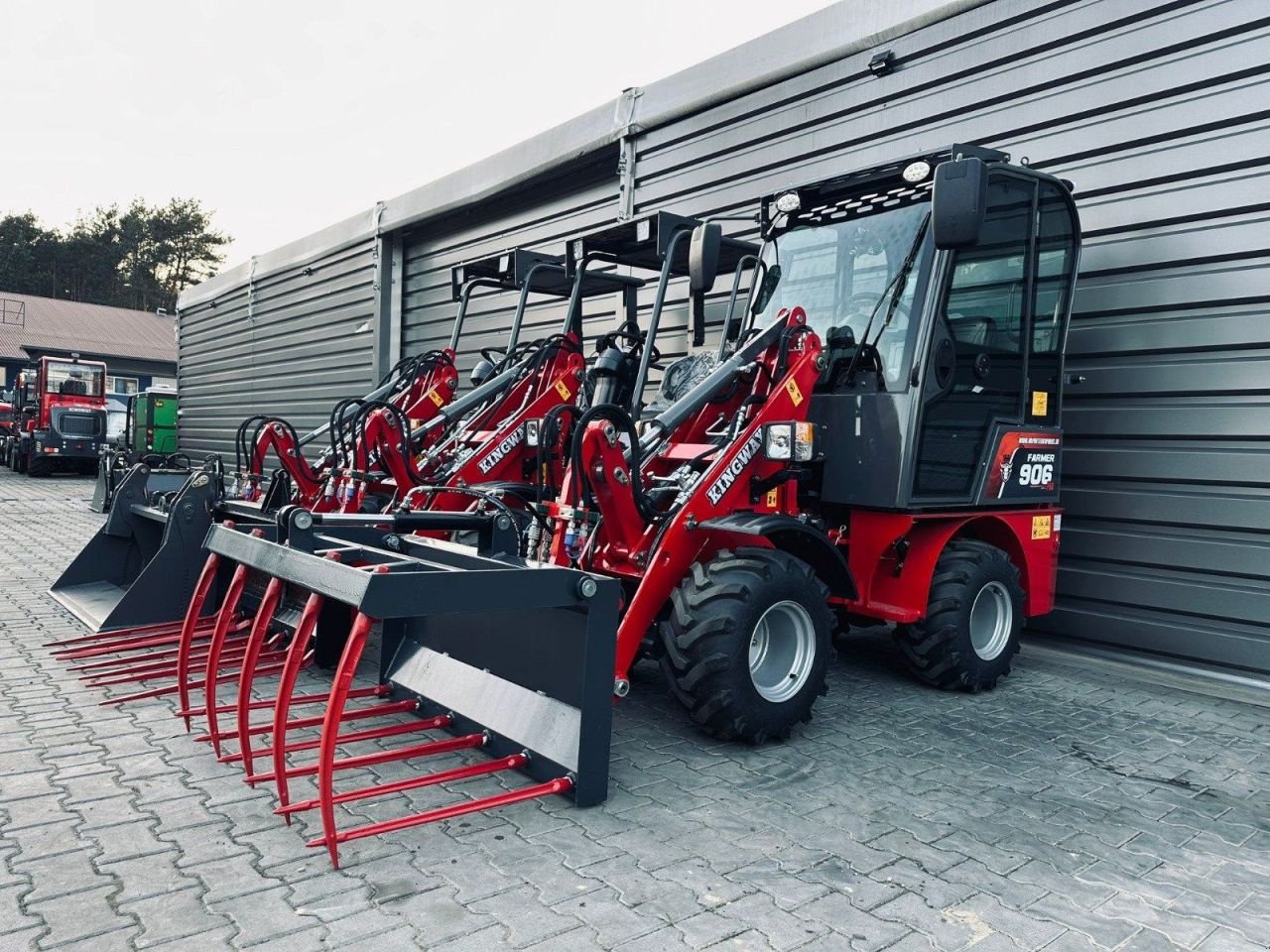 Knickgelenkte Baggerlader of the type Kingway Farmer 906, Neumaschine in Hollandscheveld (Picture 2)