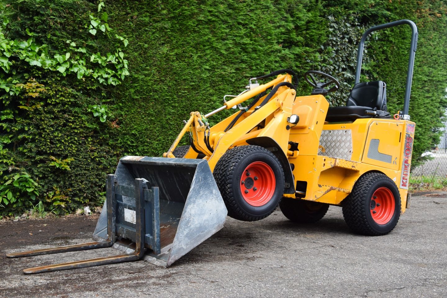 Knickgelenkte Baggerlader del tipo Knikmops KM100, Gebrauchtmaschine en mol (Imagen 5)