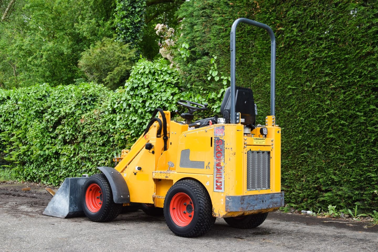 Knickgelenkte Baggerlader du type Knikmops KM100, Gebrauchtmaschine en mol (Photo 2)