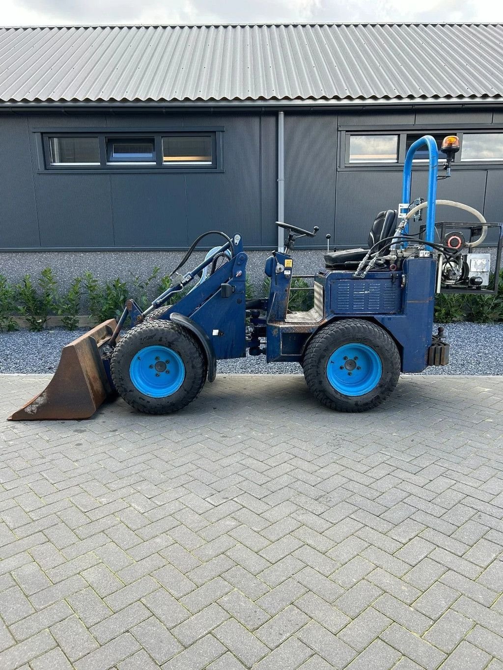 Knickgelenkte Baggerlader van het type Knikmops KM130, Gebrauchtmaschine in Hedel (Foto 3)