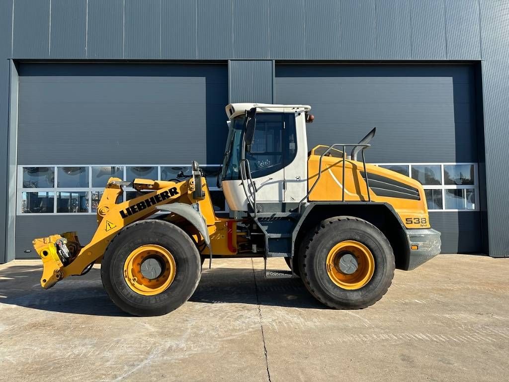 Knickgelenkte Baggerlader of the type Liebherr L 538, Gebrauchtmaschine in Wommels (Picture 1)