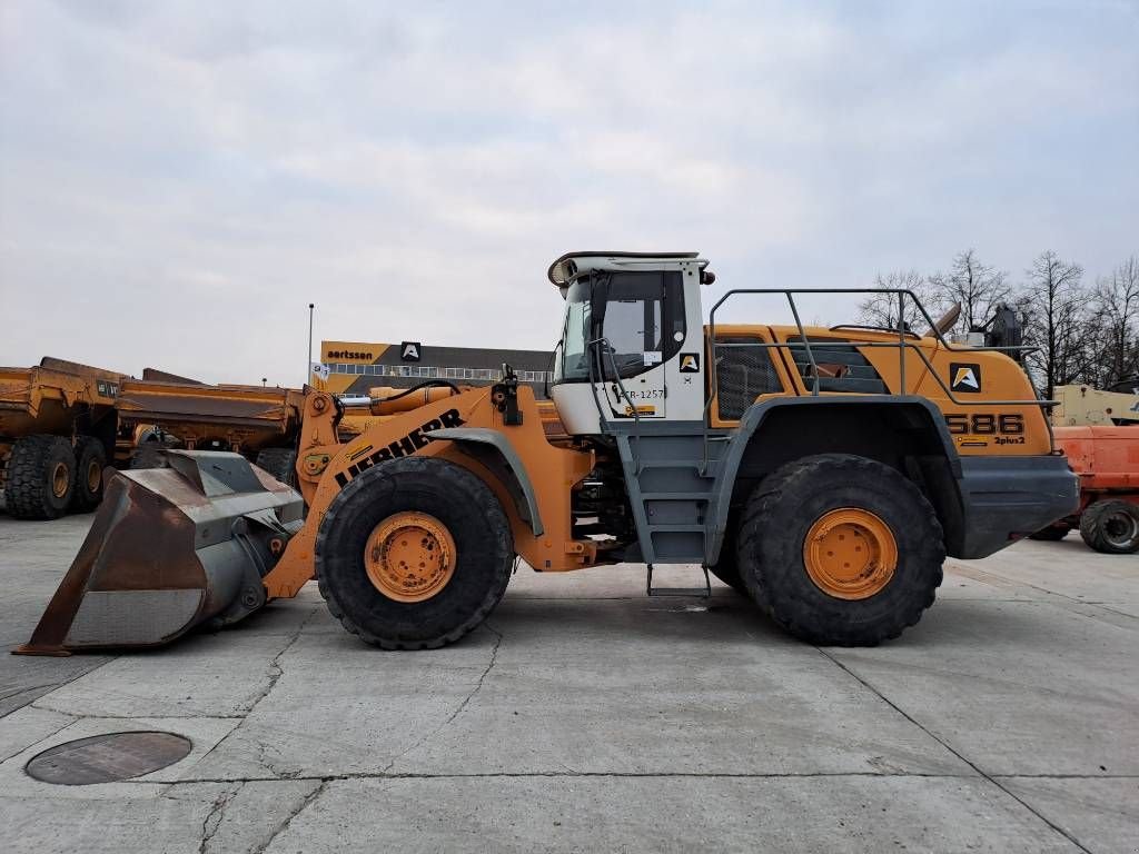 Knickgelenkte Baggerlader типа Liebherr L586 2Plus2 (optional 4 new Bridgestone tyres), Gebrauchtmaschine в Stabroek (Фотография 1)