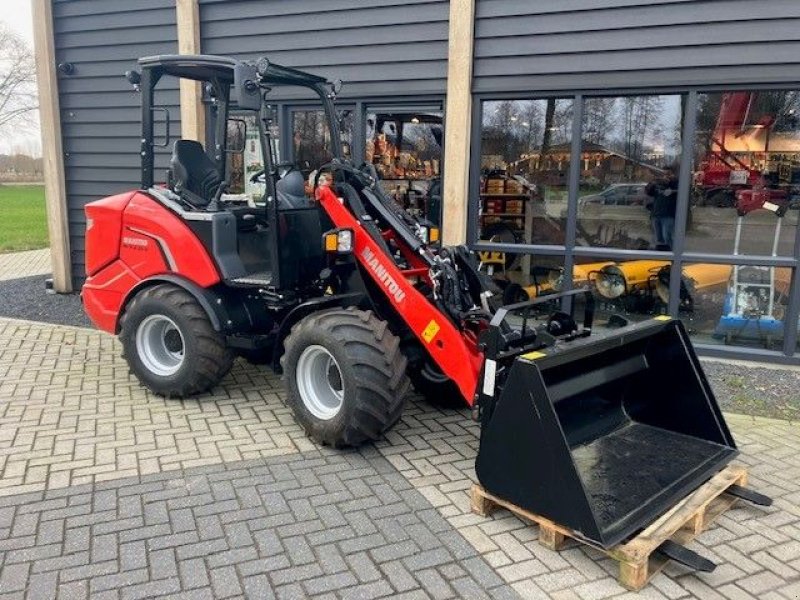 Knickgelenkte Baggerlader of the type Manitou MLA 3-25H, Neumaschine in Lunteren (Picture 1)