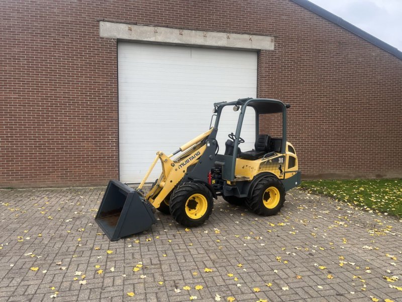 Knickgelenkte Baggerlader van het type Mustang AL306, Gebrauchtmaschine in Buggenum (Foto 1)