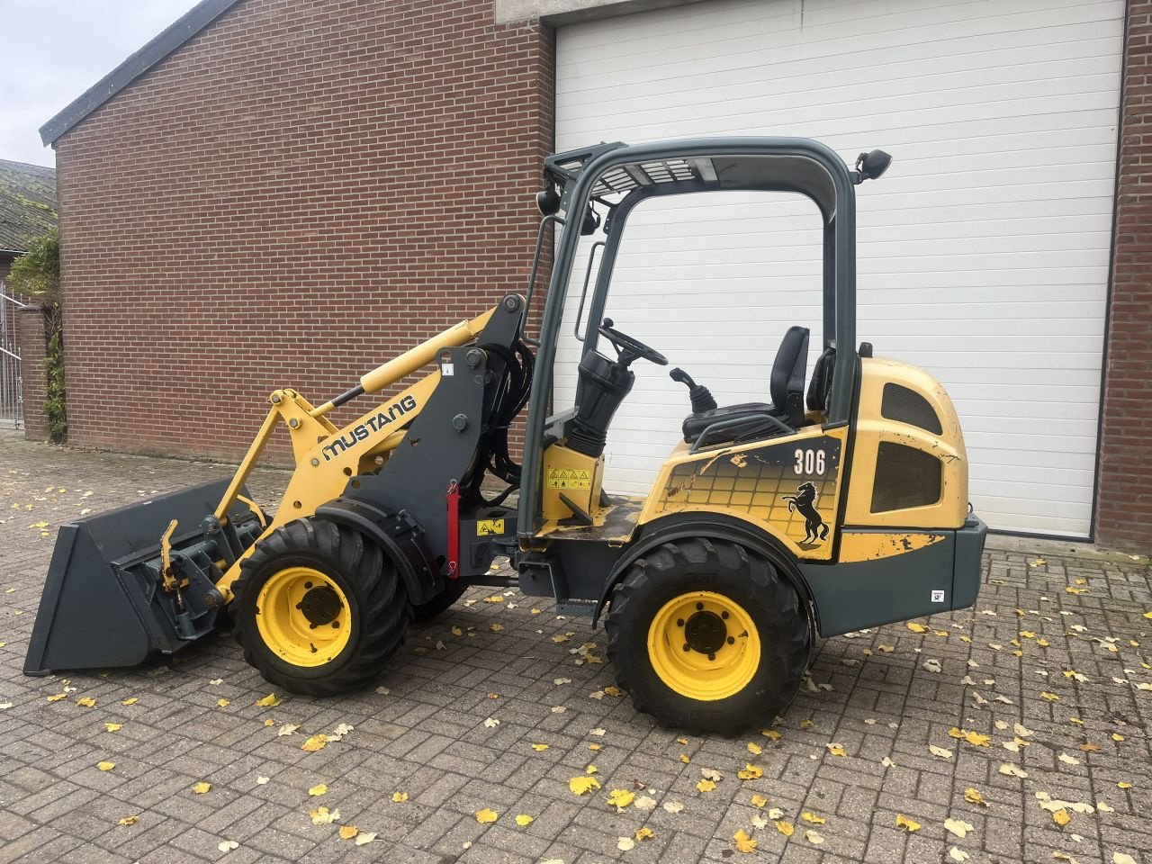 Knickgelenkte Baggerlader van het type Mustang AL306, Gebrauchtmaschine in Buggenum (Foto 2)