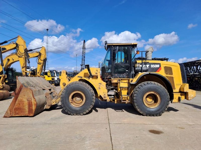 Knickgelenkte Baggerlader typu Sonstige Cat 950M (new tyres + round steer), Gebrauchtmaschine v Stabroek (Obrázek 1)