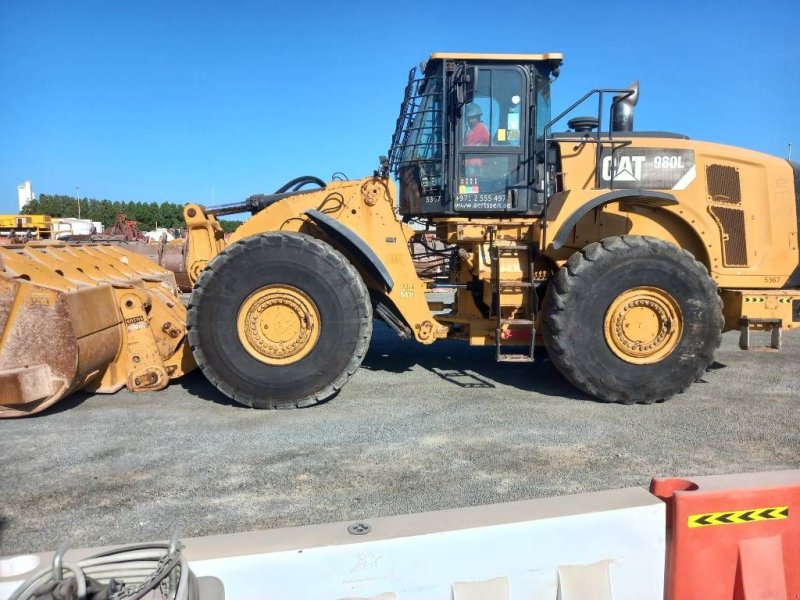 Knickgelenkte Baggerlader of the type Sonstige Cat 980L (Abu Dhabi) (comes with 2 buckets and 1 fork), Gebrauchtmaschine in Stabroek