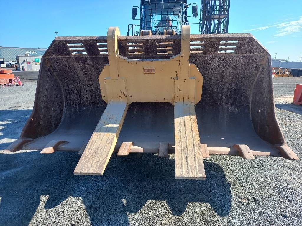 Knickgelenkte Baggerlader des Typs Sonstige Cat 980L (Abu Dhabi) (comes with 2 buckets and 1 fork), Gebrauchtmaschine in Stabroek (Bild 3)