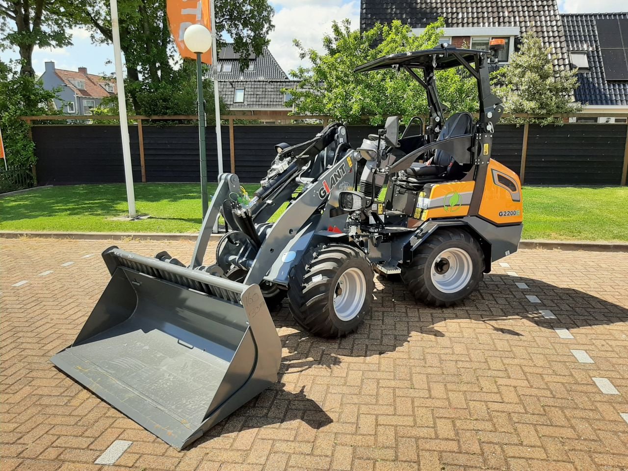 Knickgelenkte Baggerlader des Typs Sonstige Giant G2200E, Neumaschine in Hardegarijp (Bild 1)