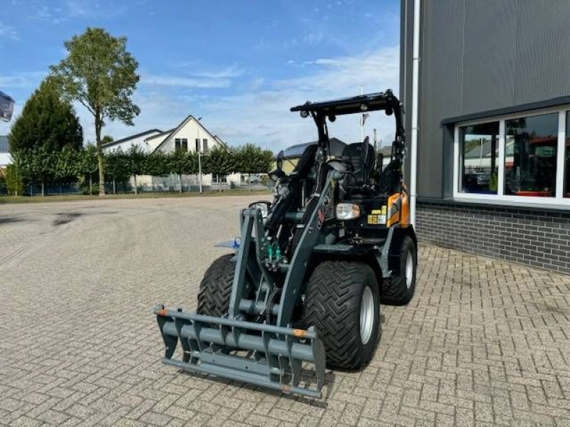 Knickgelenkte Baggerlader van het type Sonstige Giant G2700 HD, Neumaschine in Marknesse (Foto 11)