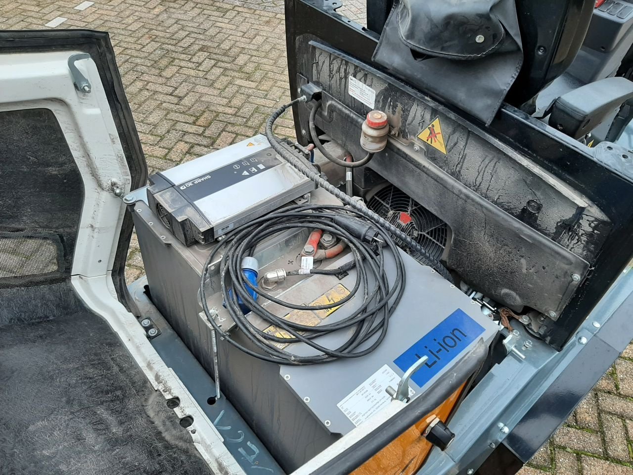 Knickgelenkte Baggerlader des Typs Sonstige Giant G2700E, Gebrauchtmaschine in Hardegarijp (Bild 10)