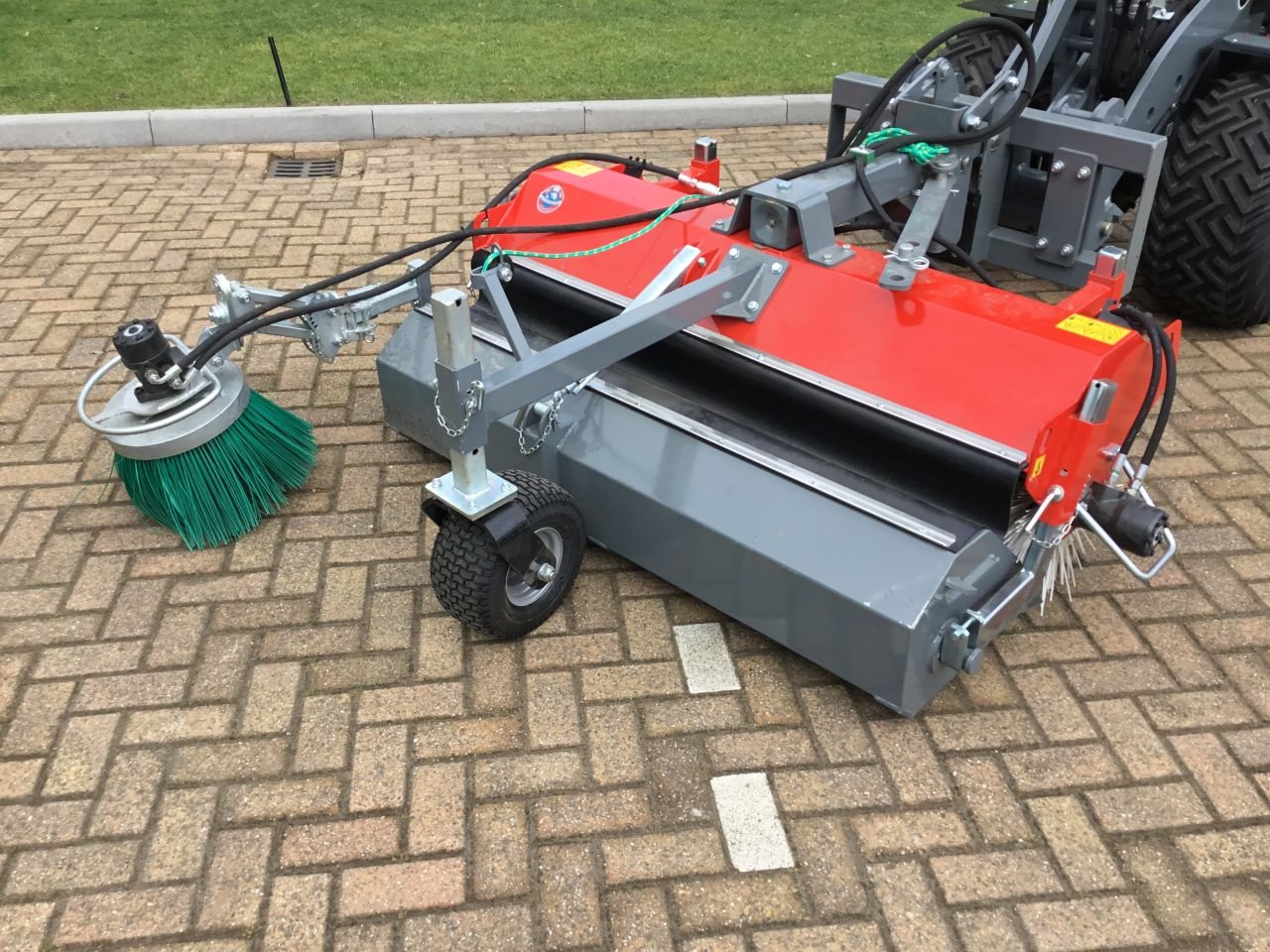 Knickgelenkte Baggerlader van het type Sonstige Giant Veegborstel, Neumaschine in Hardegarijp (Foto 1)