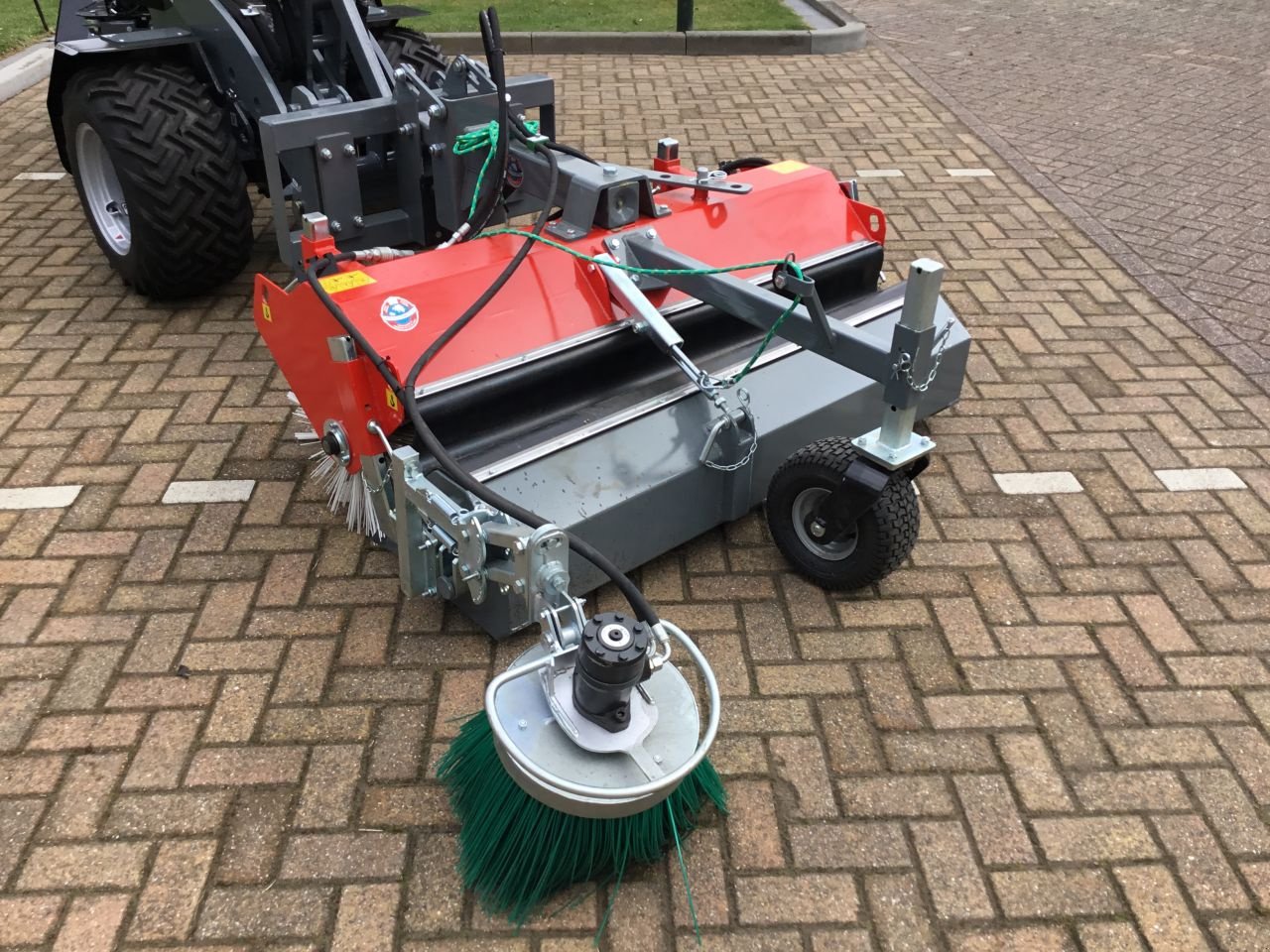 Knickgelenkte Baggerlader van het type Sonstige Giant Veegborstel, Neumaschine in Hardegarijp (Foto 4)