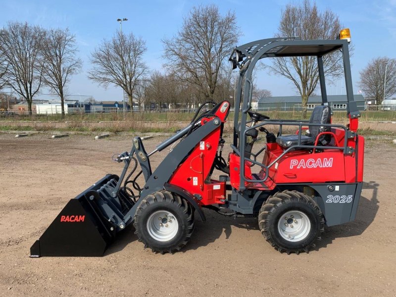 Knickgelenkte Baggerlader del tipo Sonstige PACAM kniklader Hoflader, Neumaschine en Deurne (Imagen 1)