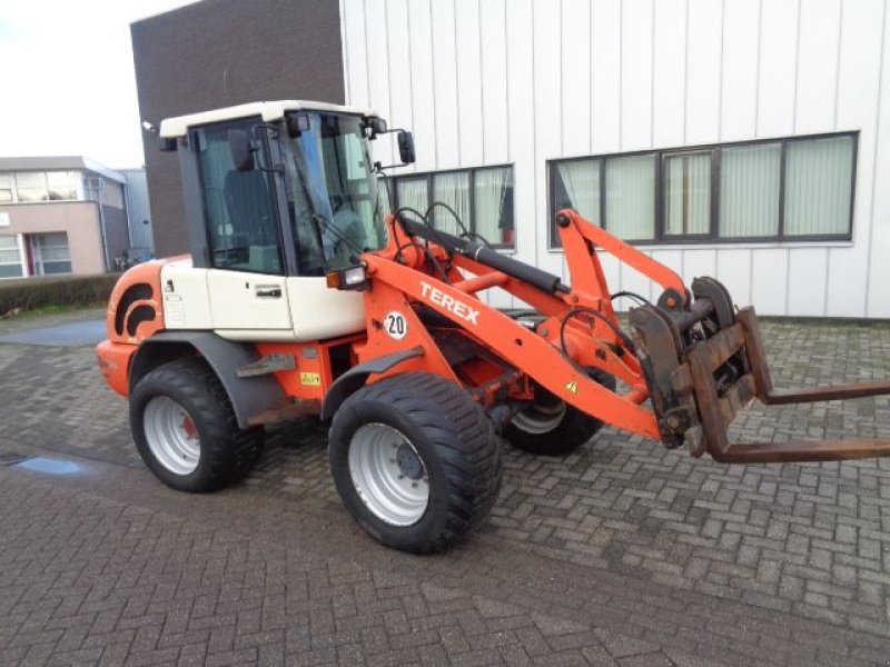 Knickgelenkte Baggerlader des Typs Terex 834 /al80, Gebrauchtmaschine in Oirschot (Bild 4)