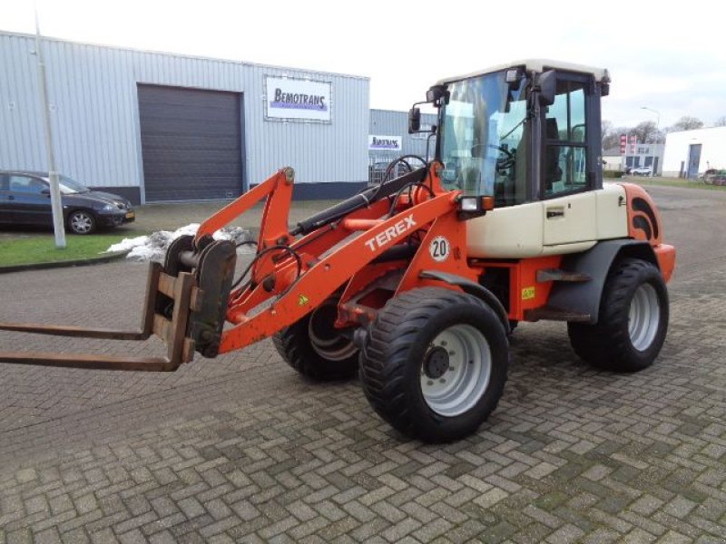 Knickgelenkte Baggerlader du type Terex 834 /al80, Gebrauchtmaschine en Oirschot (Photo 1)