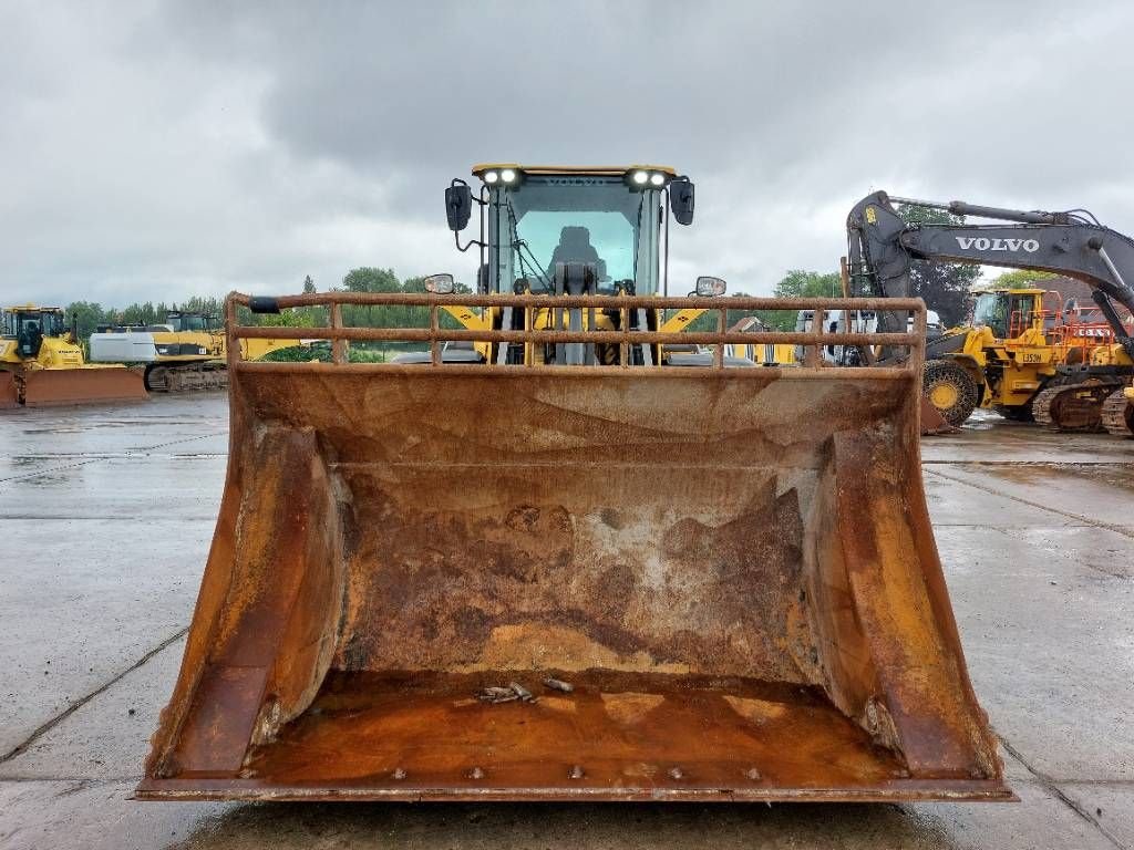 Knickgelenkte Baggerlader des Typs Volvo L 110 H, Gebrauchtmaschine in Stabroek (Bild 3)