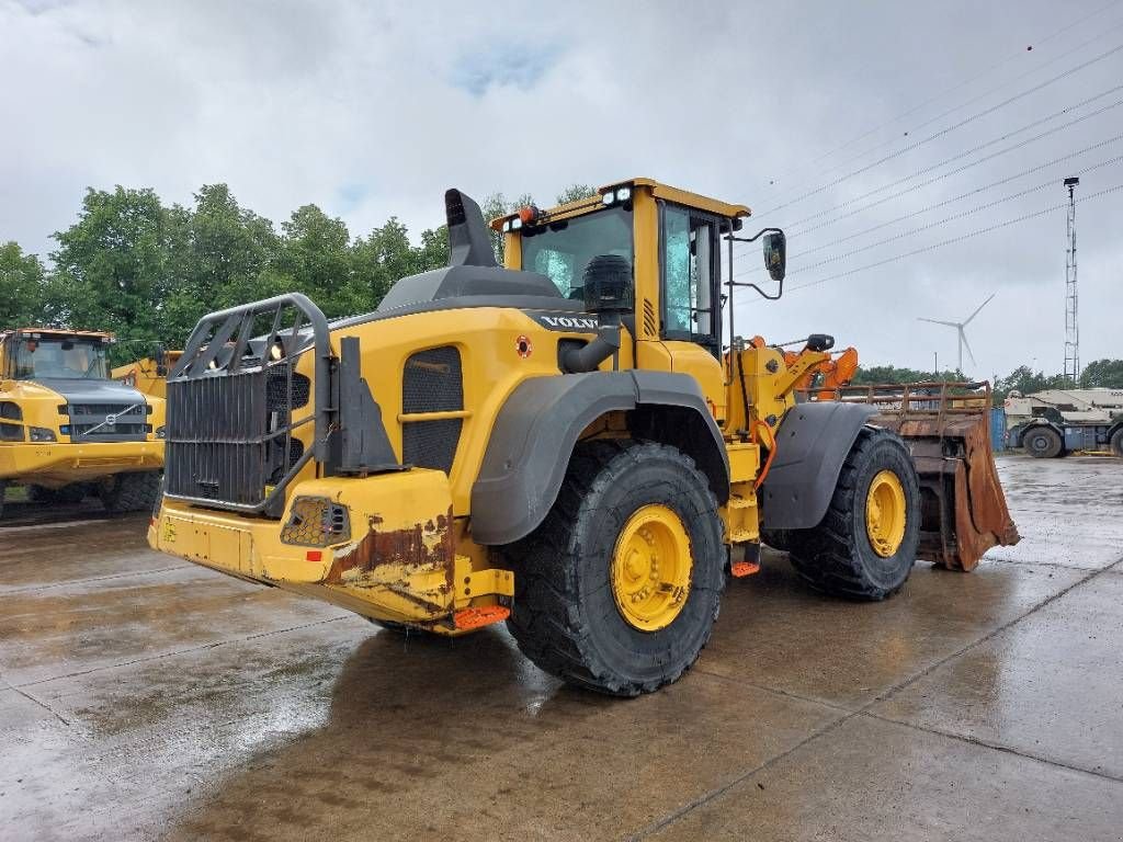 Knickgelenkte Baggerlader des Typs Volvo L 110 H, Gebrauchtmaschine in Stabroek (Bild 5)