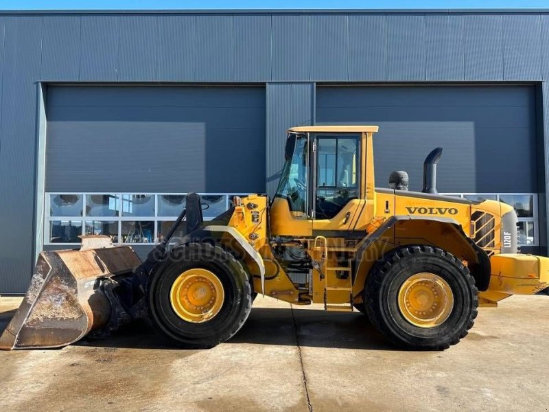 Knickgelenkte Baggerlader des Typs Volvo L 120 F, Gebrauchtmaschine in Wommels