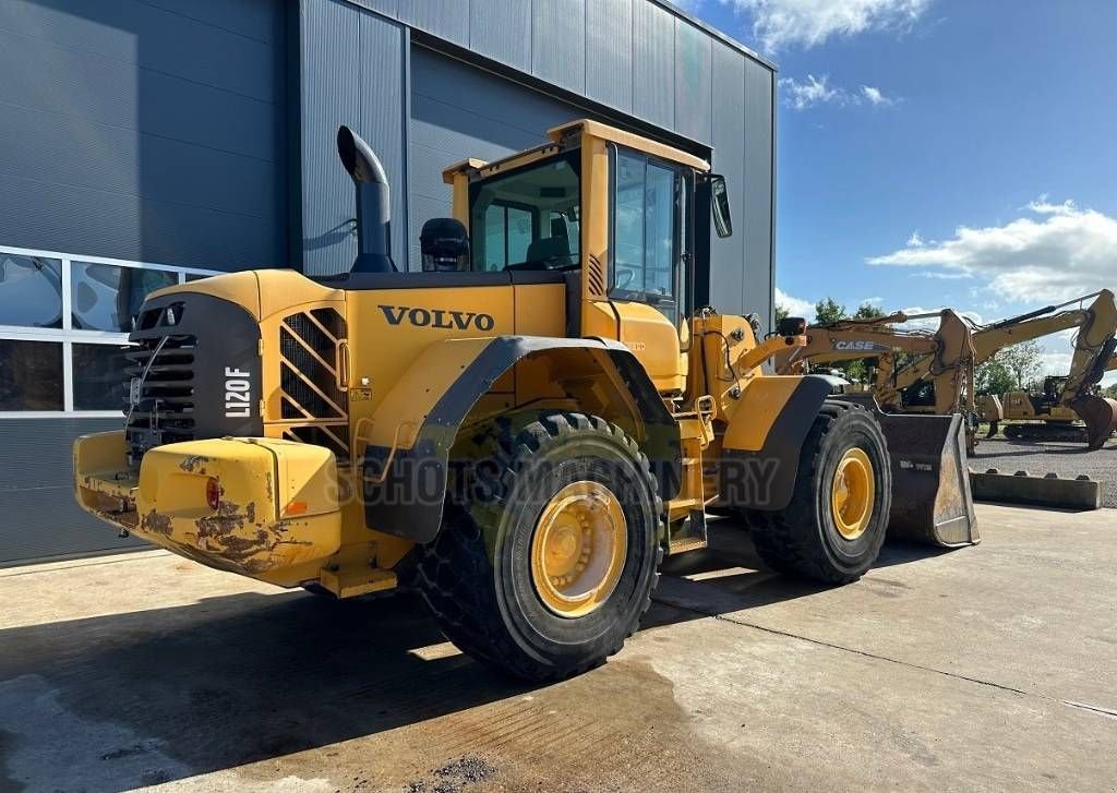 Knickgelenkte Baggerlader of the type Volvo L 120 F, Gebrauchtmaschine in Wommels (Picture 10)