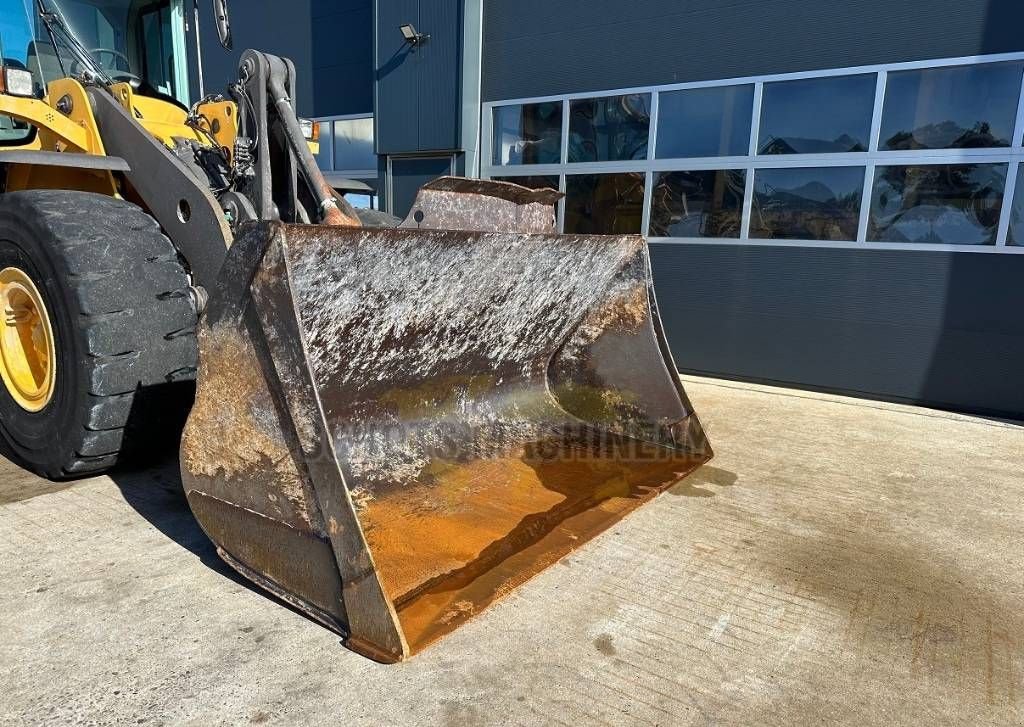 Knickgelenkte Baggerlader za tip Volvo L 120 F, Gebrauchtmaschine u Wommels (Slika 4)