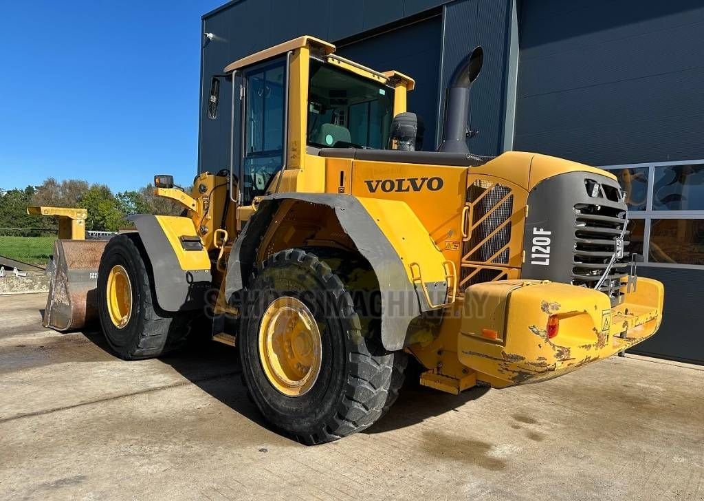 Knickgelenkte Baggerlader of the type Volvo L 120 F, Gebrauchtmaschine in Wommels (Picture 8)