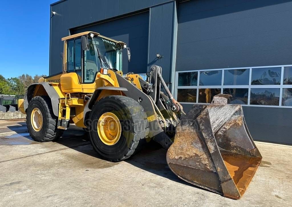 Knickgelenkte Baggerlader Türe ait Volvo L 120 F, Gebrauchtmaschine içinde Wommels (resim 9)