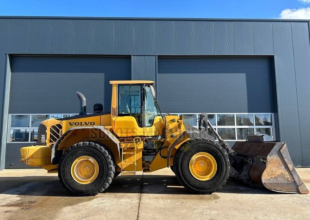 Knickgelenkte Baggerlader Türe ait Volvo L 120 F, Gebrauchtmaschine içinde Wommels (resim 2)