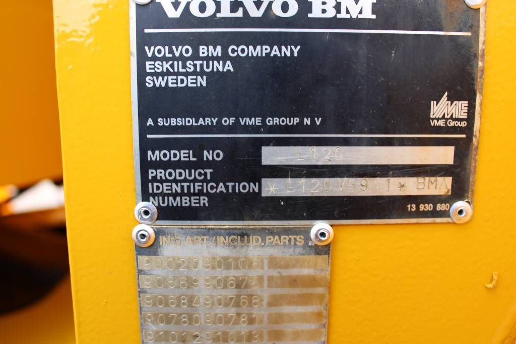 Knickgelenkte Baggerlader Türe ait Volvo L 120, Gebrauchtmaschine içinde Rucphen (resim 5)