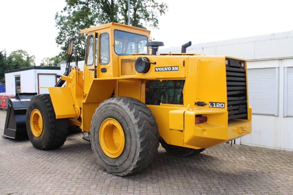 Knickgelenkte Baggerlader du type Volvo L 120, Gebrauchtmaschine en Rucphen (Photo 2)