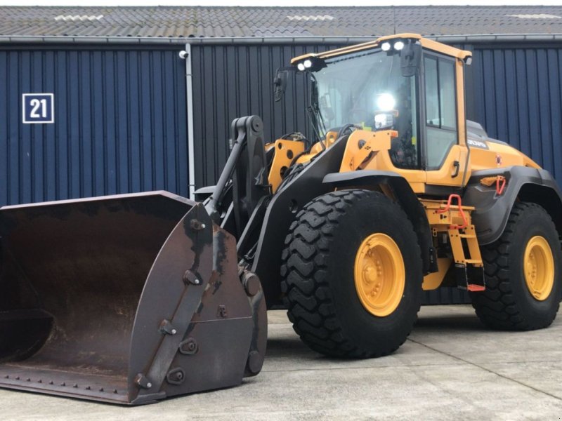 Knickgelenkte Baggerlader van het type Volvo L 120H, Gebrauchtmaschine in Hoek (Foto 1)