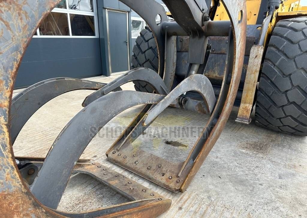 Knickgelenkte Baggerlader des Typs Volvo L 180 E, Gebrauchtmaschine in Wommels (Bild 11)