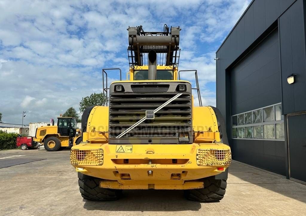 Knickgelenkte Baggerlader des Typs Volvo L 180 E, Gebrauchtmaschine in Wommels (Bild 4)