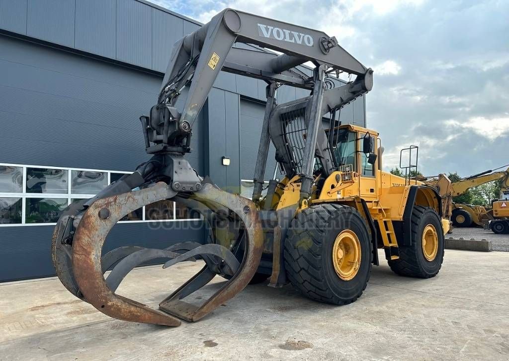 Knickgelenkte Baggerlader des Typs Volvo L 180 E, Gebrauchtmaschine in Wommels (Bild 2)