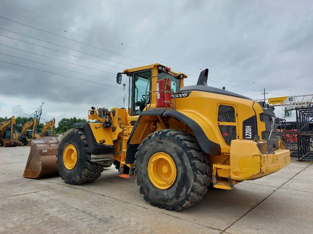 Knickgelenkte Baggerlader typu Volvo L 220 H, Gebrauchtmaschine v Stabroek (Obrázek 9)