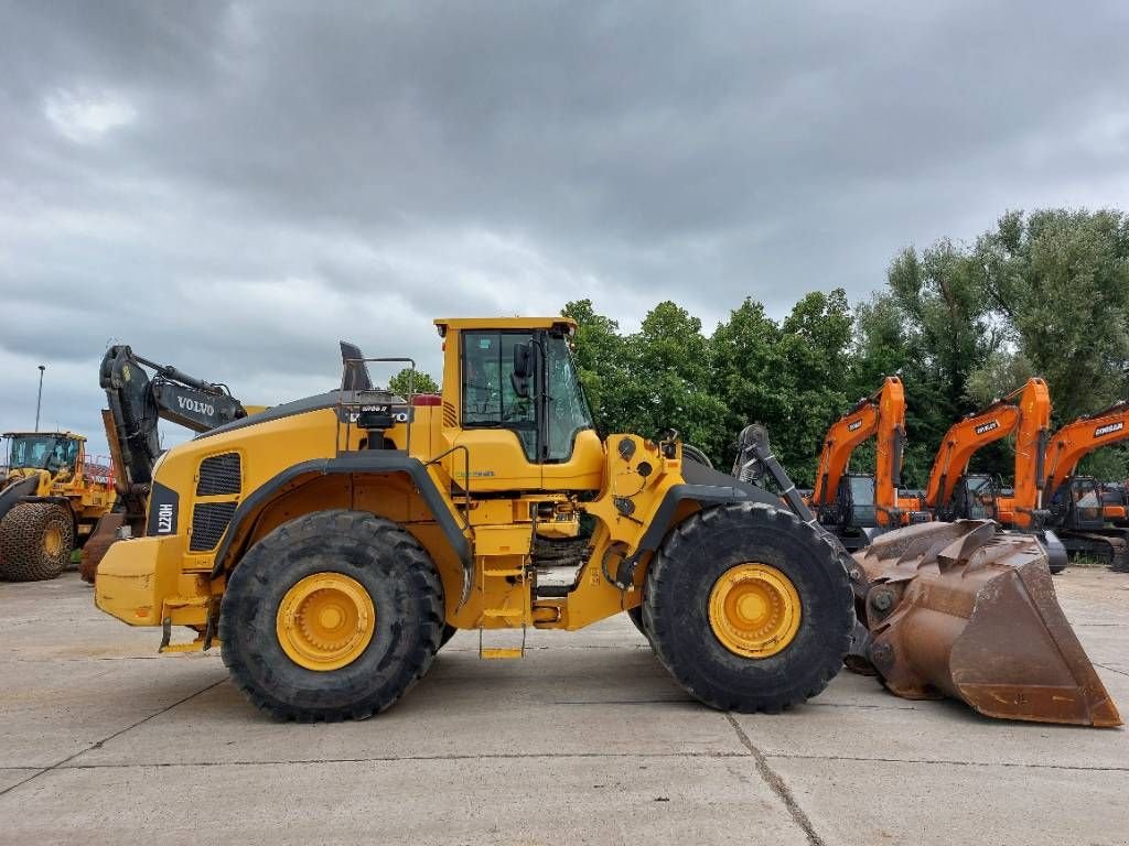 Knickgelenkte Baggerlader от тип Volvo L 220 H, Gebrauchtmaschine в Stabroek (Снимка 5)