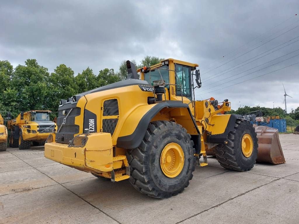 Knickgelenkte Baggerlader от тип Volvo L 220 H, Gebrauchtmaschine в Stabroek (Снимка 7)