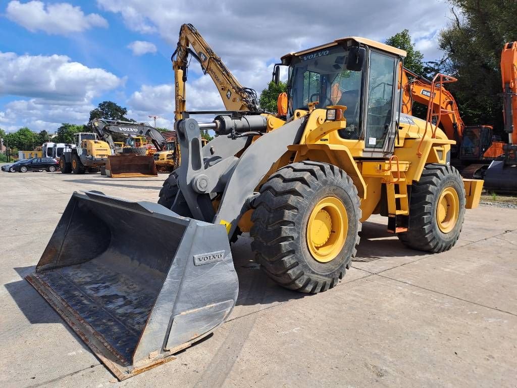 Knickgelenkte Baggerlader typu Volvo L105, Gebrauchtmaschine v Stabroek (Obrázek 8)