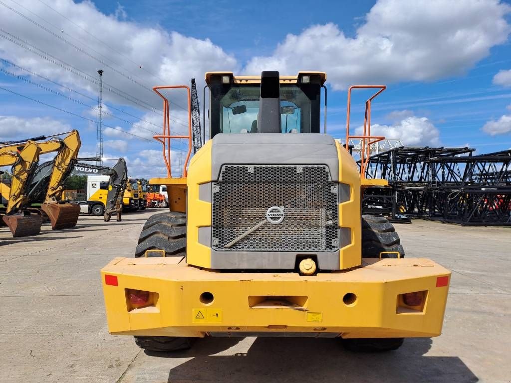 Knickgelenkte Baggerlader van het type Volvo L105, Gebrauchtmaschine in Stabroek (Foto 3)