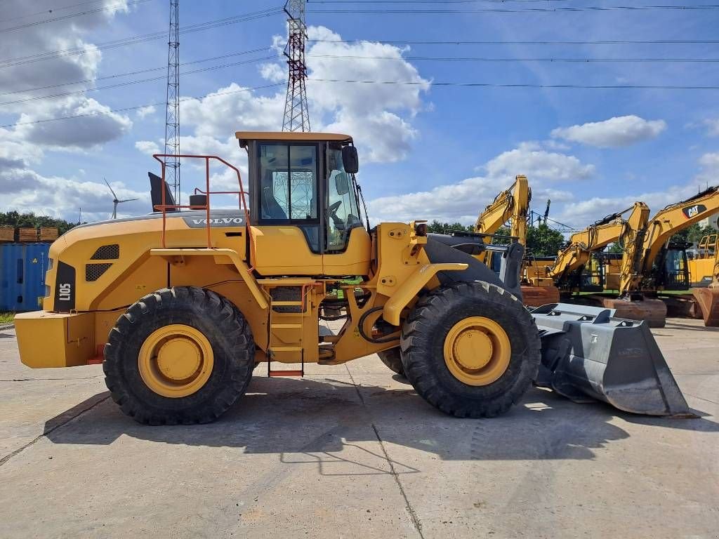 Knickgelenkte Baggerlader typu Volvo L105, Gebrauchtmaschine w Stabroek (Zdjęcie 5)