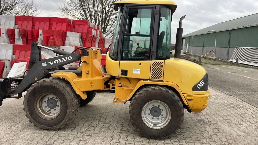 Knickgelenkte Baggerlader del tipo Volvo L30B, Gebrauchtmaschine In Vriezenveen (Immagine 3)