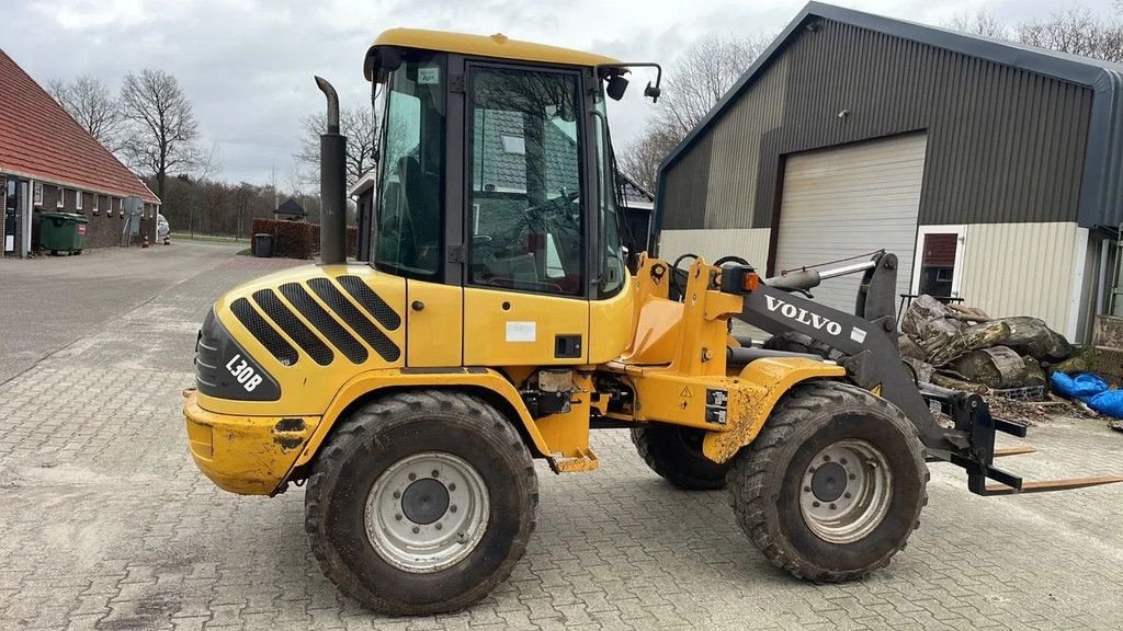 Knickgelenkte Baggerlader del tipo Volvo L30B, Gebrauchtmaschine In Vriezenveen (Immagine 2)