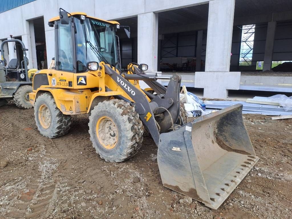 Knickgelenkte Baggerlader typu Volvo L30G (Bucket + Forks), Gebrauchtmaschine v Stabroek (Obrázok 7)