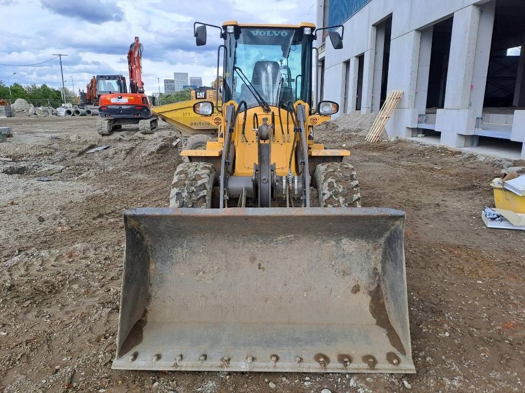 Knickgelenkte Baggerlader typu Volvo L30G (Bucket + Forks), Gebrauchtmaschine v Stabroek (Obrázok 8)