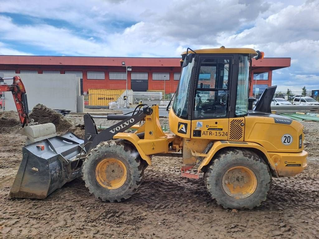 Knickgelenkte Baggerlader des Typs Volvo L30G (Bucket + Forks), Gebrauchtmaschine in Stabroek (Bild 1)