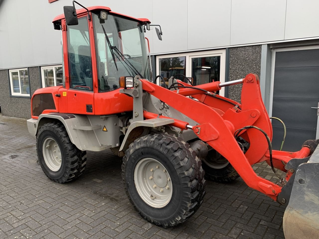 Knickgelenkte Baggerlader des Typs Volvo L30G, Gebrauchtmaschine in Vriezenveen (Bild 2)