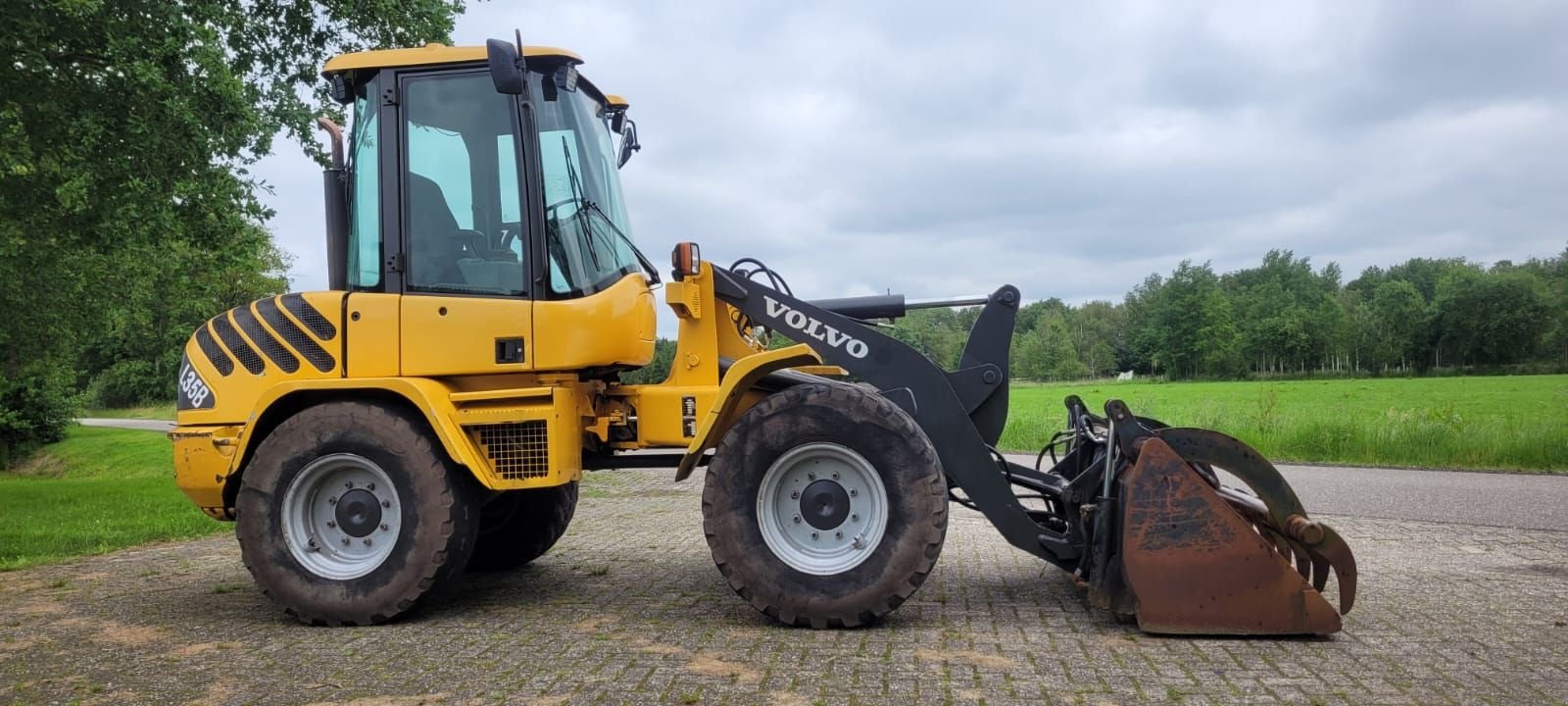 Knickgelenkte Baggerlader del tipo Volvo L35, Gebrauchtmaschine en Wijnjewoude (Imagen 2)