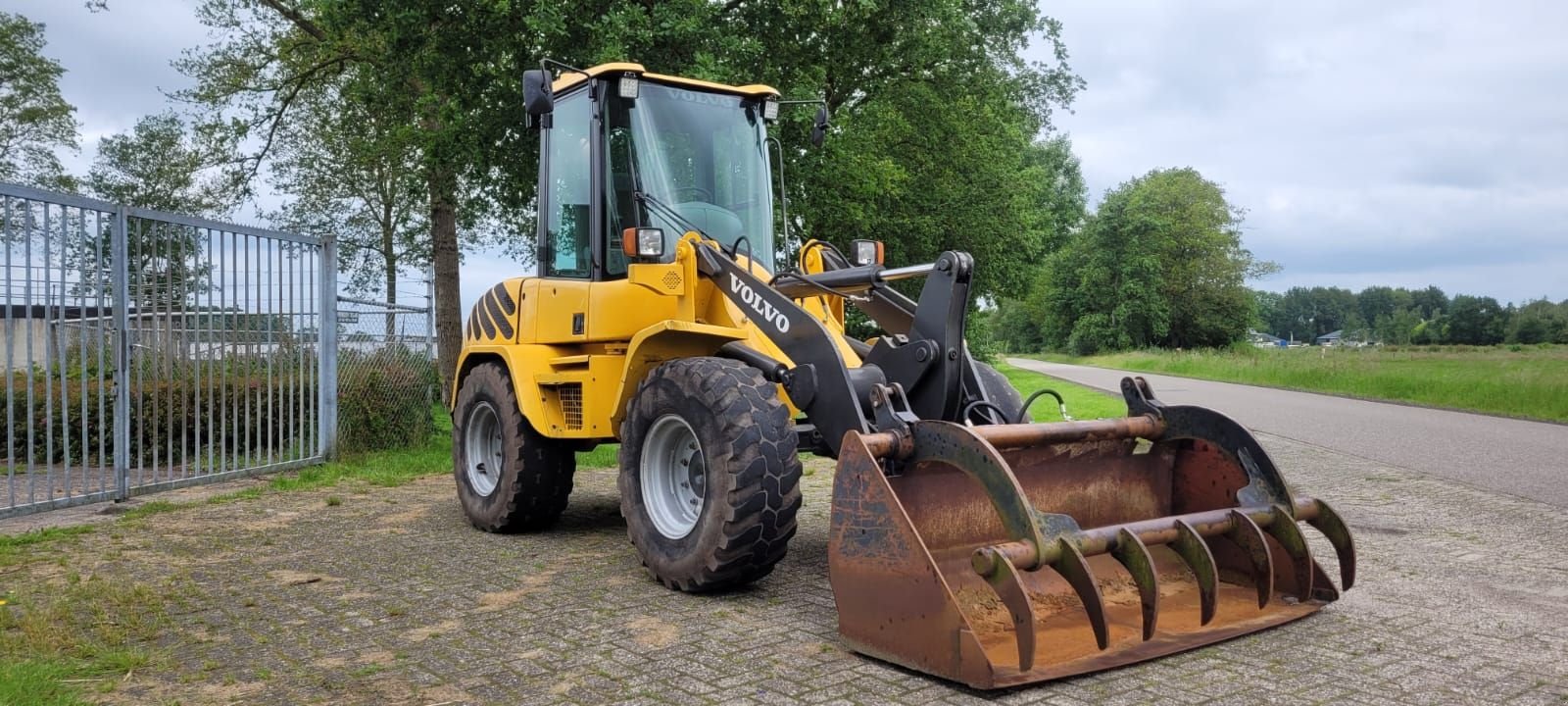 Knickgelenkte Baggerlader del tipo Volvo L35, Gebrauchtmaschine en Wijnjewoude (Imagen 1)