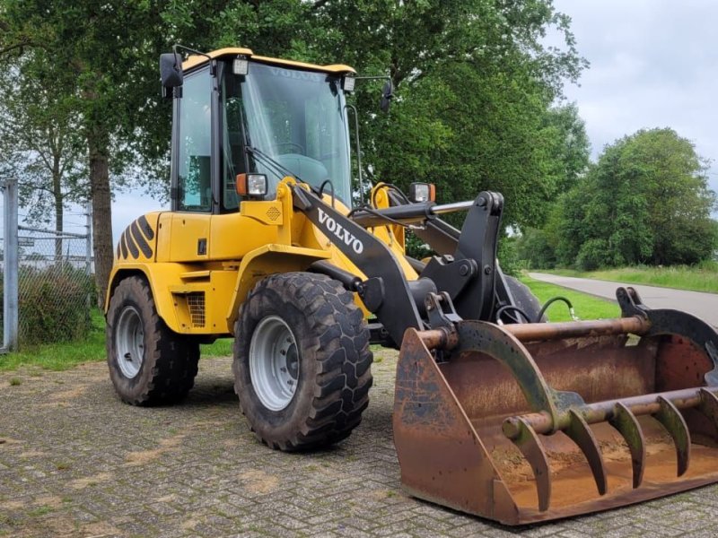 Knickgelenkte Baggerlader van het type Volvo L35, Gebrauchtmaschine in Wijnjewoude (Foto 1)