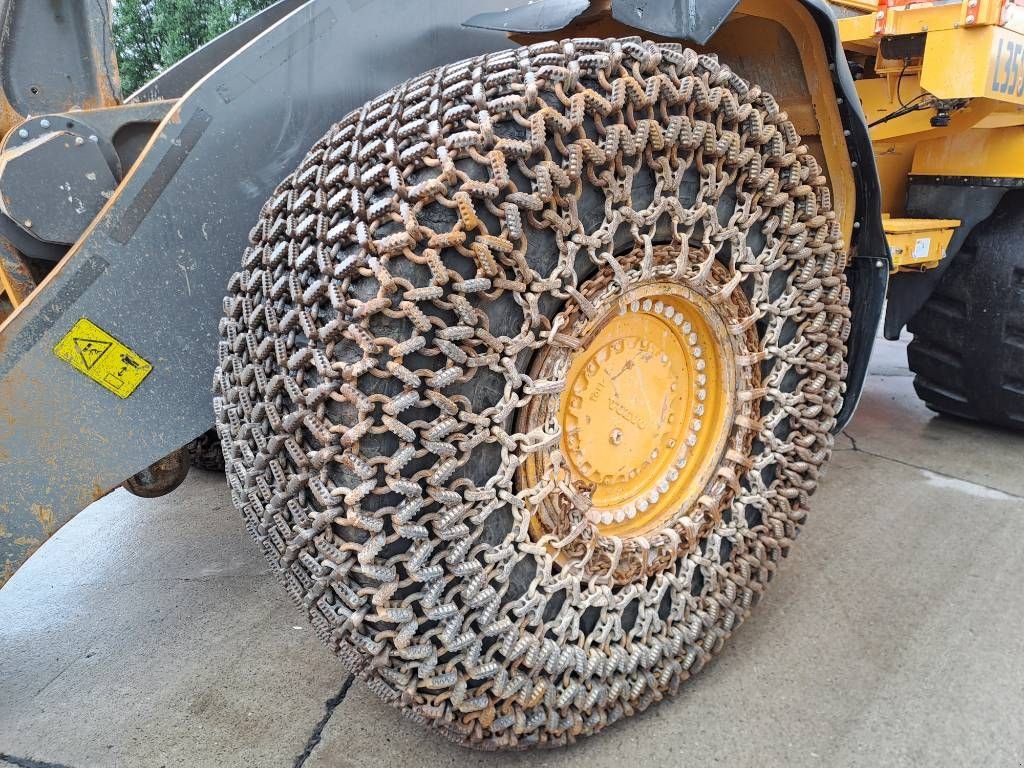 Knickgelenkte Baggerlader van het type Volvo L350H, Gebrauchtmaschine in Stabroek (Foto 11)